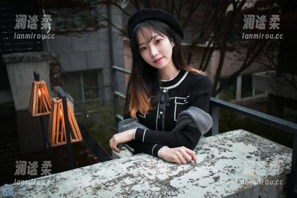 打开Bambi(밤비)女神图包，精选大量‘哇塞’时刻等你驻足！