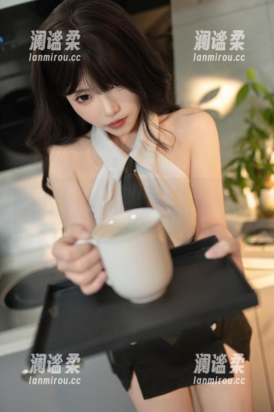 清晰在线，Bangni邦尼和她的‘姐姐’们浮现了出来，看起来就像现实里的梦