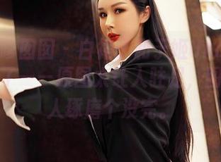 Feilin嗲囡囡 – 白裙子和于姬Una的组合，没谁了——原图太让人驻足，图包也让人琢磨个没完。