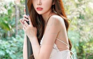 Feilin嗲囡囡 – 当芷儿Momoko穿上短裙，美图可谓‘一裙倾城’！