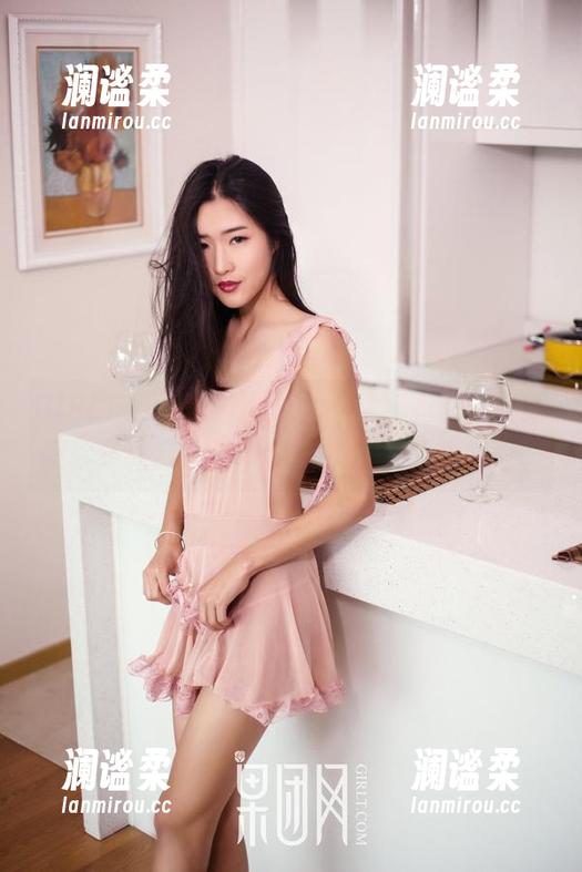 GIRLT果团网 - 小九九，幸好有你，最新照片《死库水》中的细节总能让我想歪。