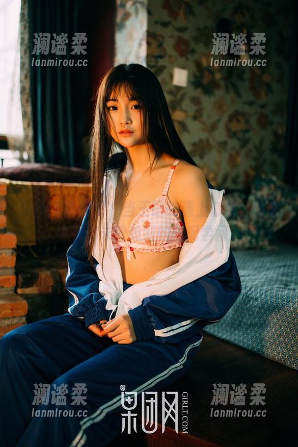 GIRLT果团网 - 当王语纯遇上套装，图集中有你未曾想到的搭配学问。