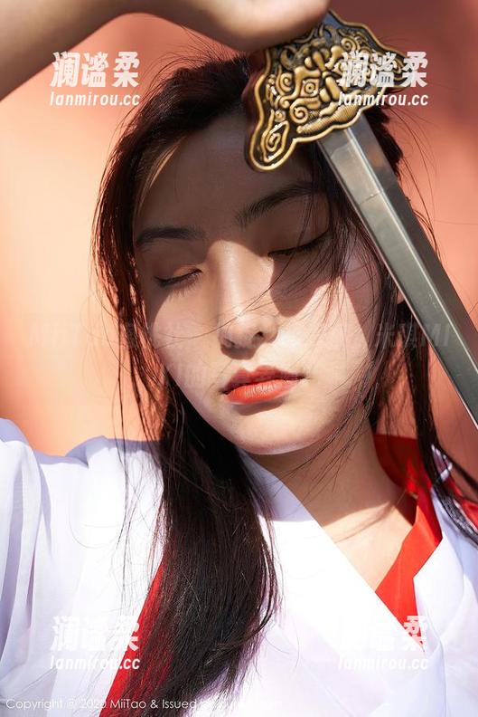 MiiTao蜜桃社 - 捕捉女孩气质，米琪MIKI的写真弄潮儿