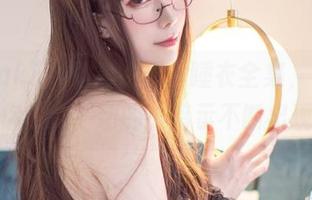 下载Sakiiii翎柒的蕾丝睡衣全集，保证让你“心”动的小暗示不断出现
