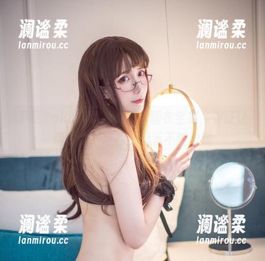 下载Sakiiii翎柒的蕾丝睡衣全集，保证让你“心”动的小暗示不断出现
