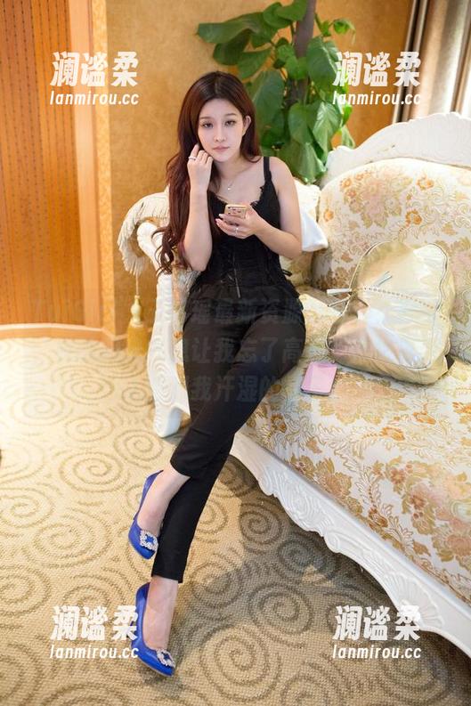 TuiGirl - 王馨瑶最新资源，夏天？好吧，她的阳光气息让我忘了高温，我恨这男人看到我汗湿的样子。