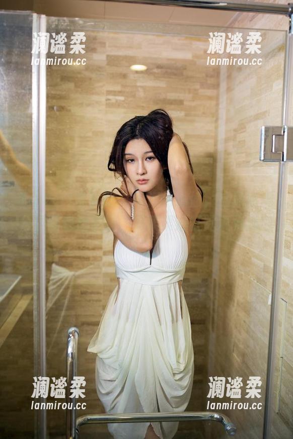 TuiGirl推女郎 - 幸运的小偷，这尿点满分的图包出炉啦，艾栗栗浴缸党表示满意。
