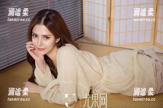 UGirls尤果网 - 谁需要穿鞋？于梓馨的裸足在线高清，瞬间让人想跑去买点儿沙滩鞋。