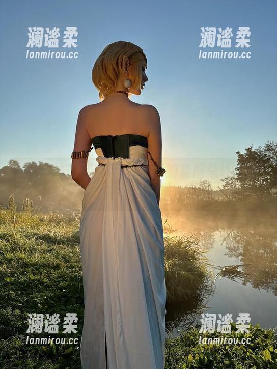 私拍虽好，但Vinnegal的套图总让我想问：这位子是如何选出来的？