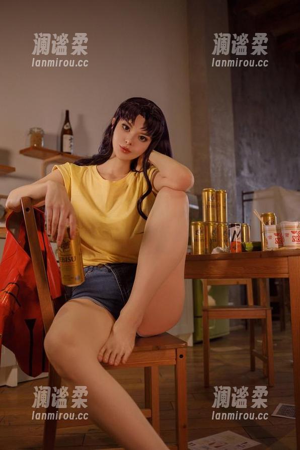 Vinnegal穿着水手服，美图让海风都来了，现在缺个船长我归航了。