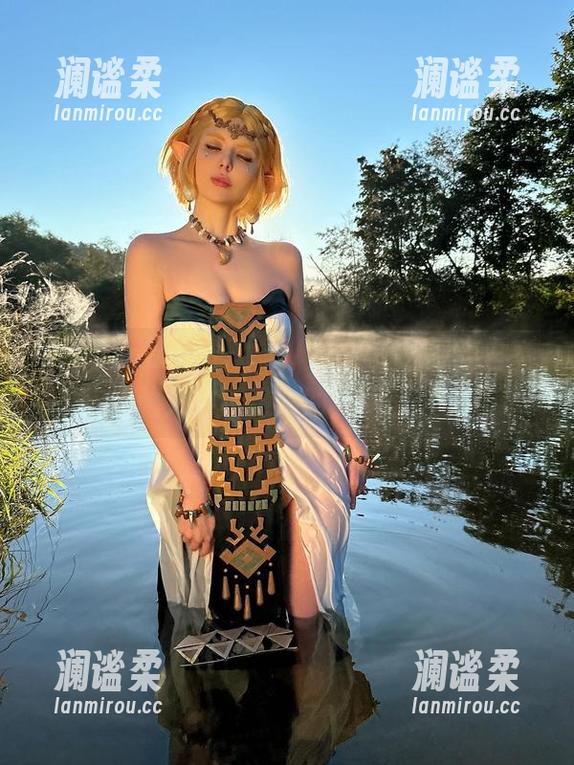 Vinnegal的创作，八重神子让我不自觉陷入那种微妙的氛围里。