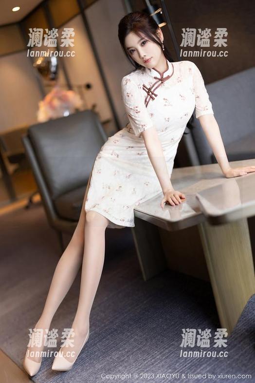 XIAOYU语画界 - 王馨瑶yanni的最新原图里，有美足，也有无尽的想象…呃，我能停下来吗？