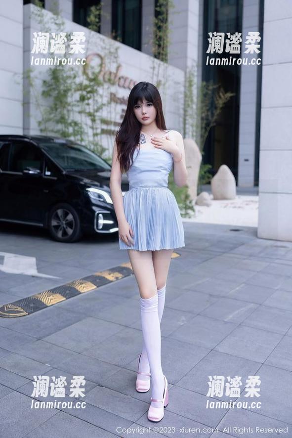 Xiuren秀人网 - Jennifer小若旗袍写真更新，浓浓的传统味道中加点小俏皮，哈哈，谁能顶得住？
