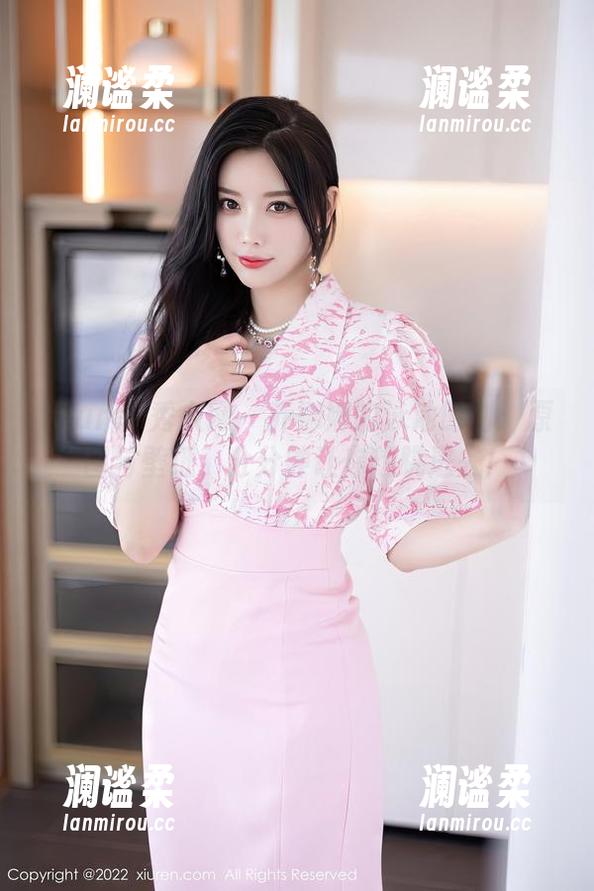 Xiuren秀人网 - 乔娜娜的泳池时刻：原图与壁纸，分分钟让你想跳进去！