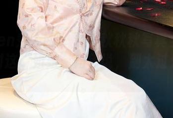 Xiuren秀人网 – 夏小秋秋秋写真全集：只想对这“姐姐”角色说，别太过分了哦。