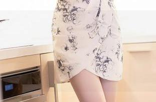 Xiuren秀人网 – 原图中的小雨baby，以及她那条仙女般的连衣裙，完全把我带回了初夏那种慵懒的日子。