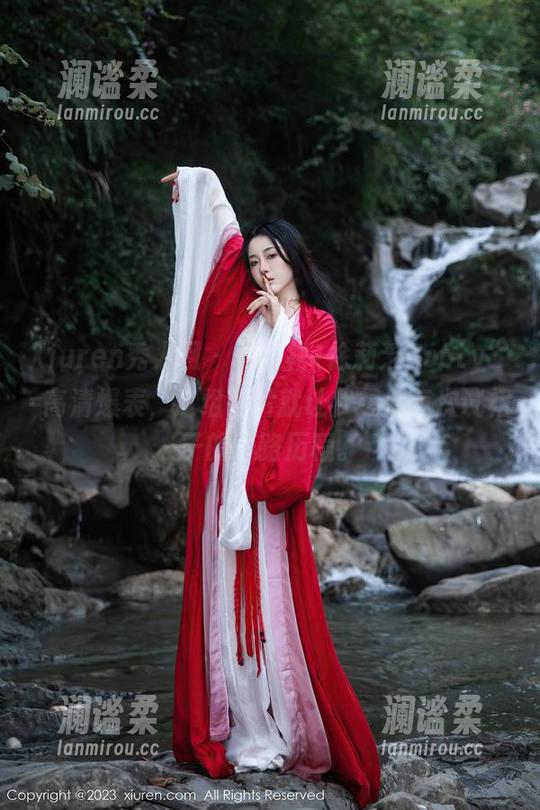 Xiuren秀人网 - “红裙+徐莉芝Booty”=高清爆表，这组照片就让我想起每次试裙子的心路历程。