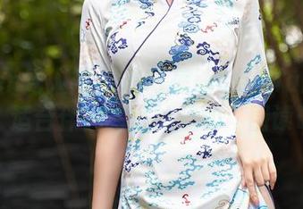 Xiuren秀人网 – 陈巧蓓isabella的眼镜作品：适合伴你通宵达旦的“围读码”？