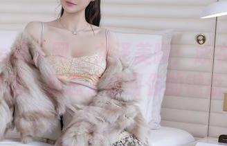 Xiuren秀人网 – 龙泽美曦：泳衣写真免费送，别忘了感谢你的键盘！