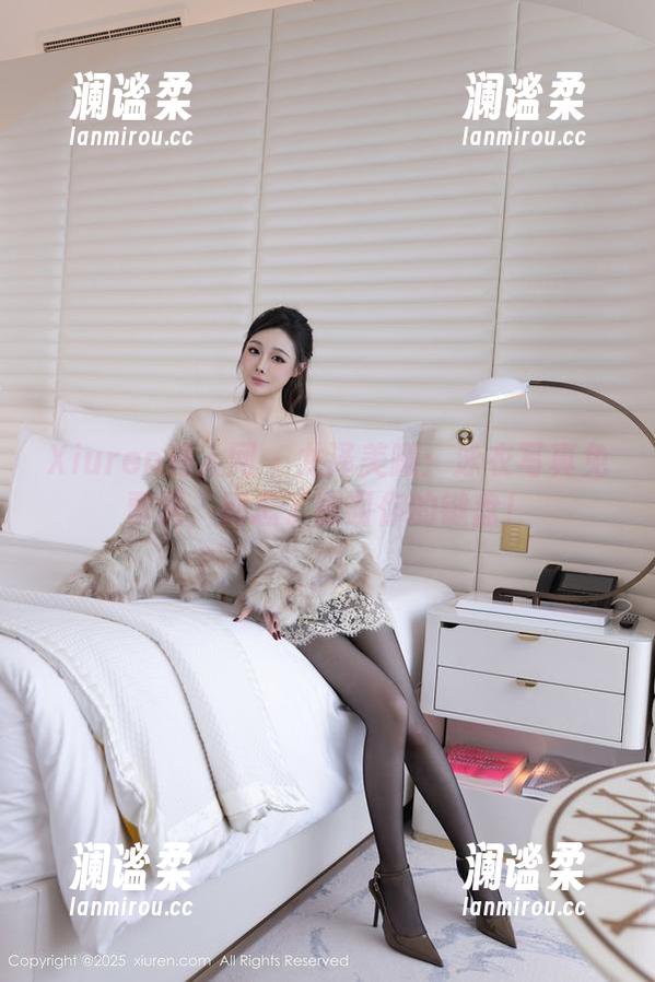 Xiuren秀人网 - 龙泽美曦：泳衣写真免费送，别忘了感谢你的键盘！