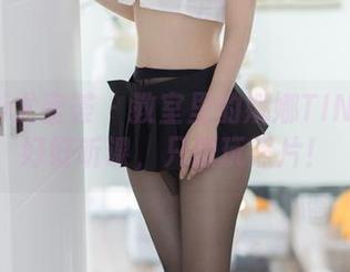YouMi尤蜜荟 – 教室里的娜娜TINA：不好好听课，只想玩照片！