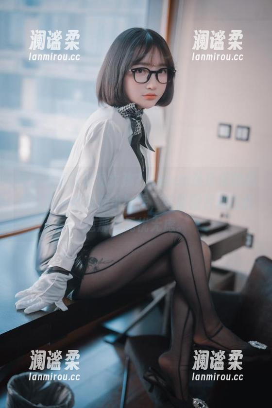 最新的复古游戏女孩？yeeun孙乐乐的美图让我一秒想起小时候，每张图片都在传递那种无忧无虑。