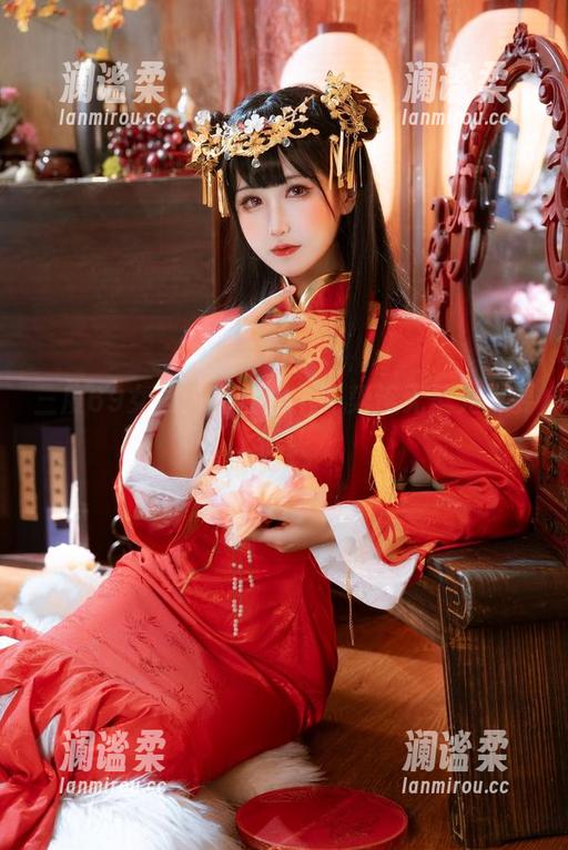 三度69女孩：随便摆个姿势连无圣光都要低头