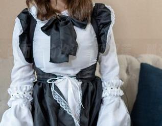 丽柜 – 画面里的汐汐头顶双莲，那张写真竟然让人想多看几眼。