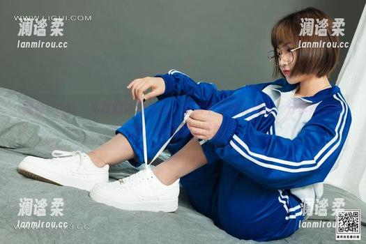 丽柜ligui - 文欣的泳池作品，在水中好像有魔法，分享她的妙招，让我也想试试！