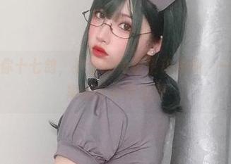 灰色里的你十七鸽，护士的角色生动呈现，一组写真图集别按牌理出牌