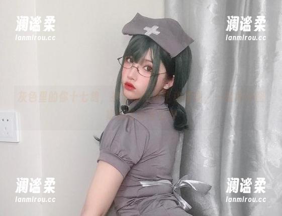 灰色里的你十七鸽，护士的角色生动呈现，一组写真图集别按牌理出牌