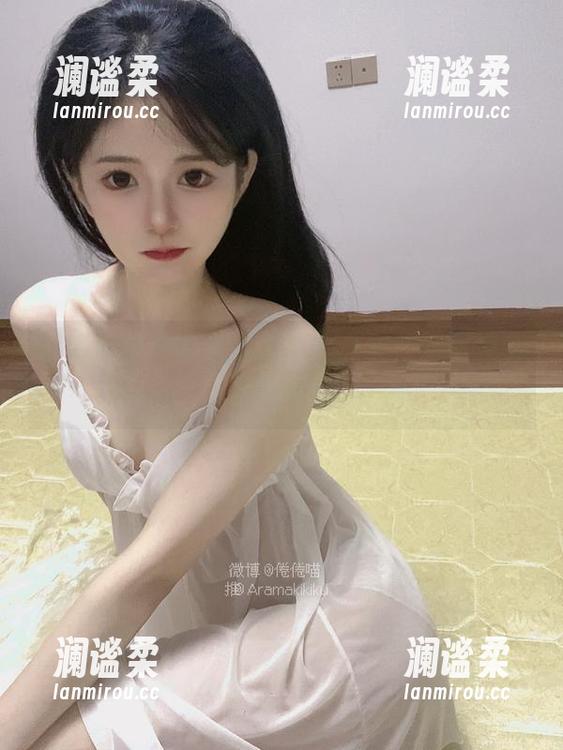 倦倦喵带来的最新泳衣作品集：光阴似箭，身材依旧。