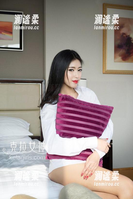 克拉女神 - 最新写真“杨暖在办公室”，随意而自然的游走，咱能不能多留一会儿？