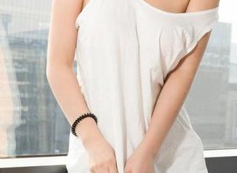 克拉女神 – 每次看到汤怡的白裙，私拍作品都让我多看一眼。
