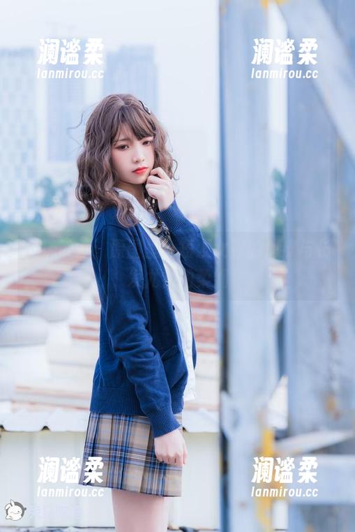 兔玩映画：原图里，短发女孩的俏皮与长发尤物的柔媚
