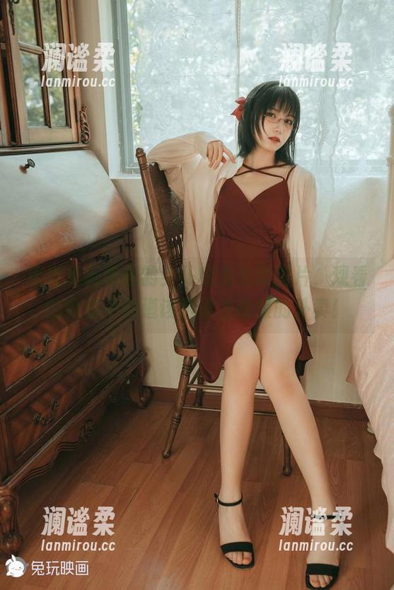 这组兔玩映画的女仆和兔女郎图片，观看的我都不知道该选谁当晚饭的外卖！