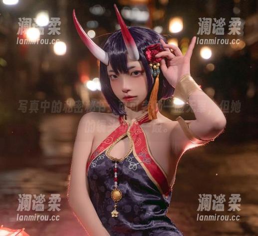 写真中的私密秘书：可可老师一脸无辜，但她的镜头可不一般。