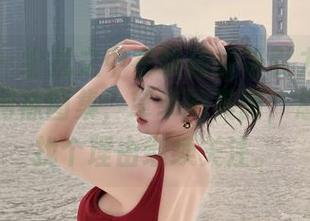 微密圈 – 纷扰之中有明确的吸引力：周妍希的渔网袜图集，草率的美丽，总让人想找个理由继续关注。