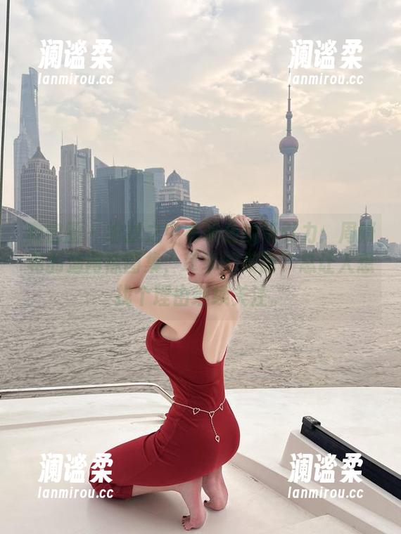 微密圈 - 纷扰之中有明确的吸引力：周妍希的渔网袜图集，草率的美丽，总让人想找个理由继续关注。