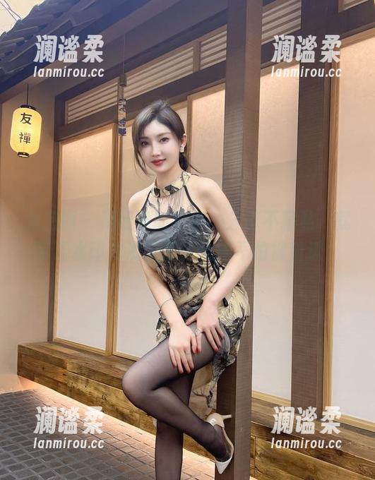 微密圈 - 周妍希的写真，分享不藏私，就算无水印也没关系，旗袍不怕被看透。