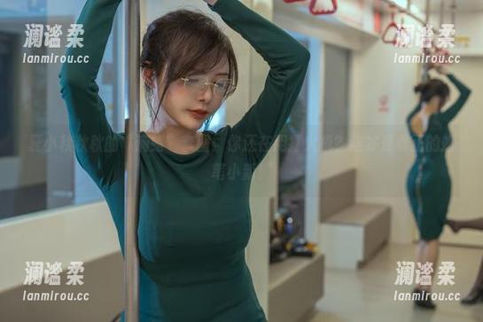 夏小秋秋秋的“滴蜡”套图：你还在用打火机？这才是真正的蜡笔小新！