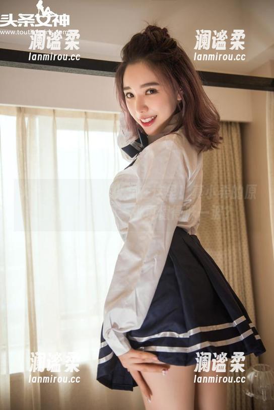 头条女神 - 无敌少女在这里！莫小希的原图和壁纸，哪一张更值得肝一波？