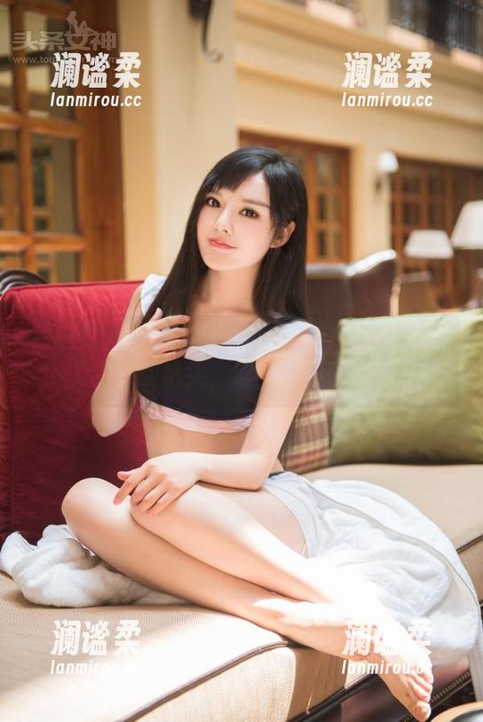 头条女神 - 没有一款油亮图包能逃得过蔡老师的镜头，信不信随便你！