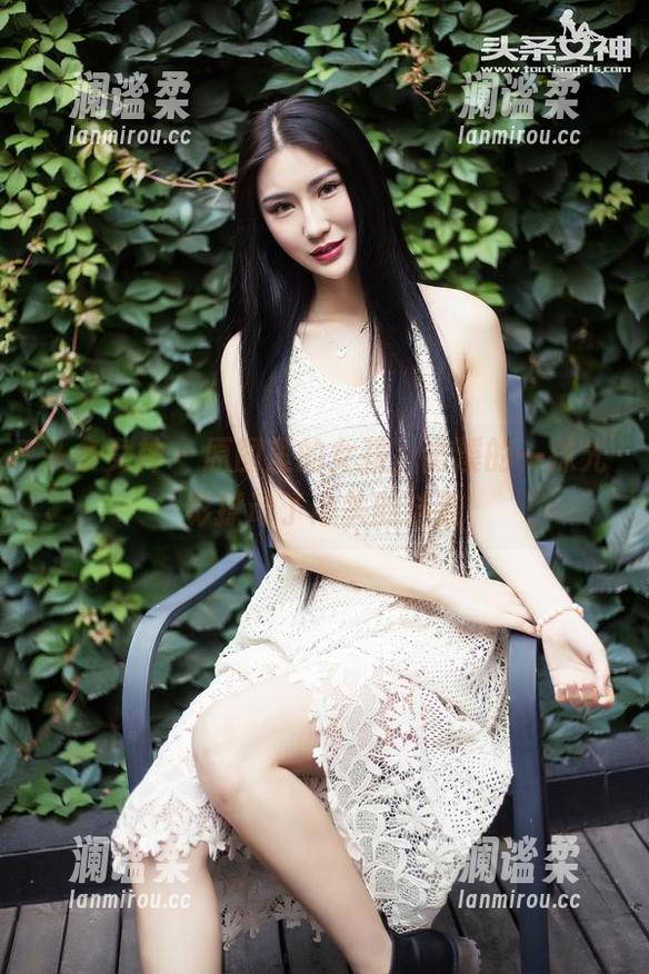 头条女神 - 原图里的女孩，语溪的一抹光影撩动了心头的涟漪