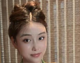 微密圈 – 别被奶雯的在线美脚图集迷住，看得我好想去拍照啊。
