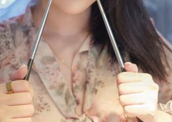 那种姜仁卿(강인경)的女仆cos，竟让我重新思考了角色的深意。