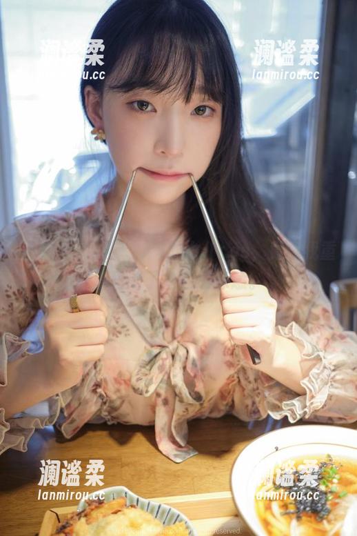那种姜仁卿(강인경)的女仆cos，竟让我重新思考了角色的深意。