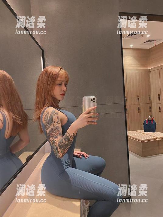 微密圈 - 宋昱欣那个短裙，图集画风多变，下载前请确保没被迷住。