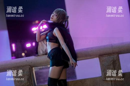 咦，宫本桜的定制写真，肉丝亮了，某种意义上的火力全开呢。