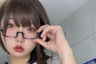 这组小泉学姐吖的写真资源，裤里丝的旁边总有我的目光游荡。